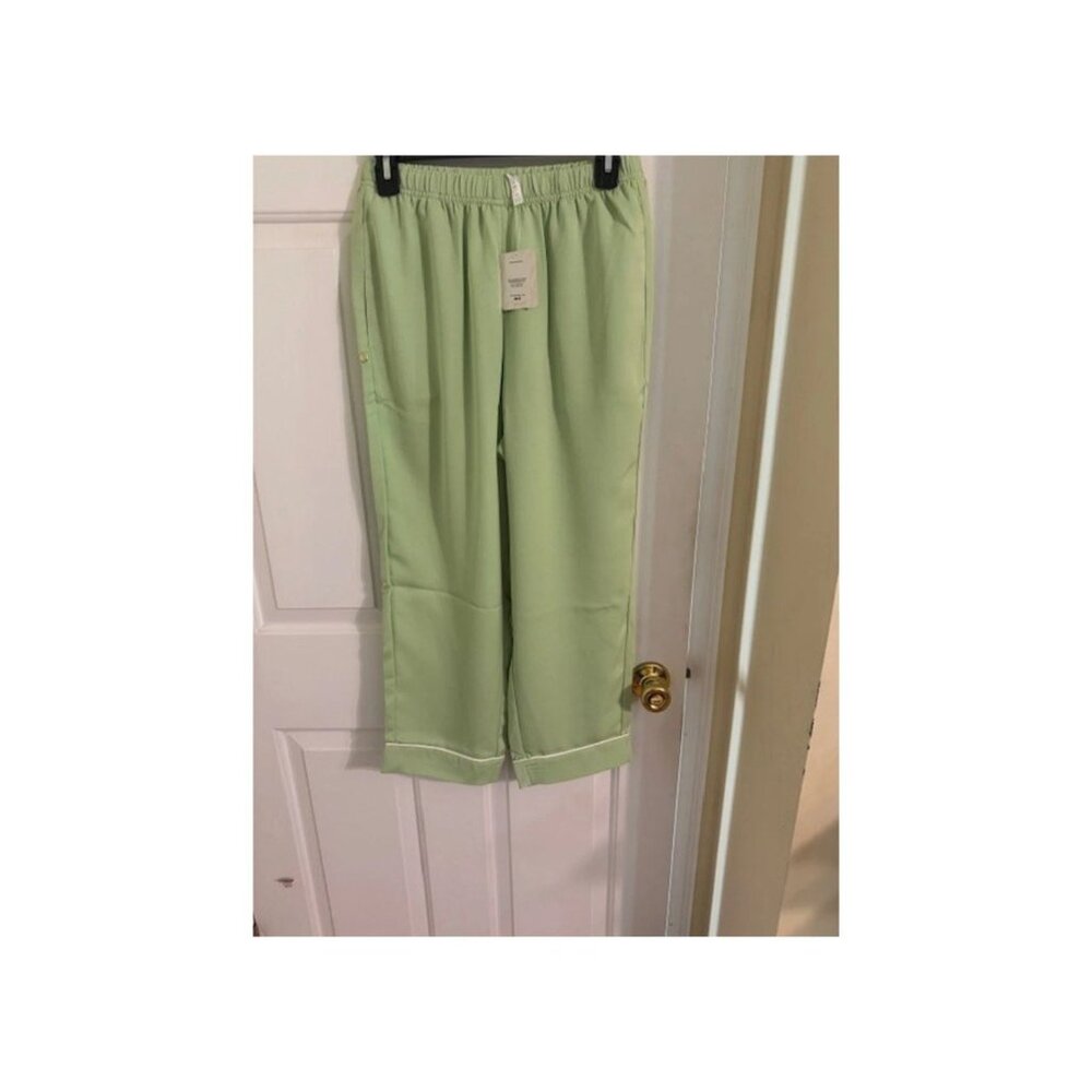 NWT Fabletics EcoSatin Crop Pant | Size M Wasabi Egret Green Lounge & Athleisure